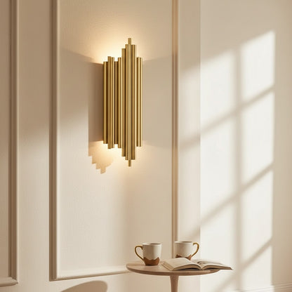 Applique murale Galiana dorée finition Art Déco avec double éclairage LED, idéale pour salon ou entrée.