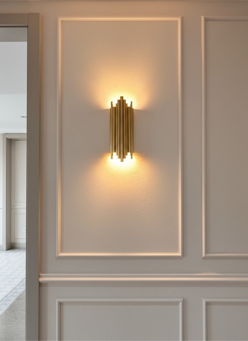 Applique murale Galiana dorée finition Art Déco, éclairage haut et bas, design tubulaire